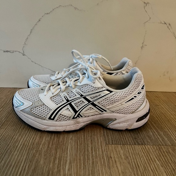 Asics White and Black Athletic Shoes - Picture 3 of 10